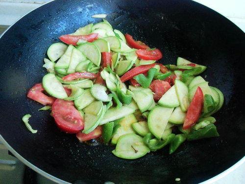牛肚炒葫芦瓜可以吃吗视频,家常美味，营养均衡的快手菜分享