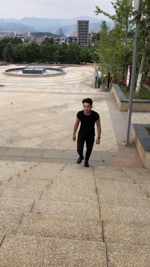 吃瓜群众倒霉视频播放,倒霉视频引发热议