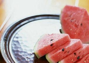 好利来烟枪哥吃瓜视频,吃瓜群众围观甜蜜对决