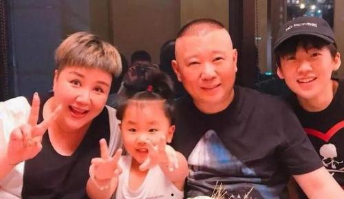 老婆儿子淡定吃瓜视频,共享欢乐时光