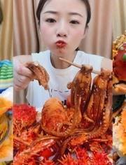 小瓜妹吃八爪鱼的视频,味蕾冒险之旅！