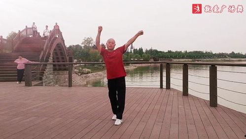 拉丁舞吃瓜群众是谁啊视频,揭秘“拉丁舞吃瓜群众”视频背后的热门话题