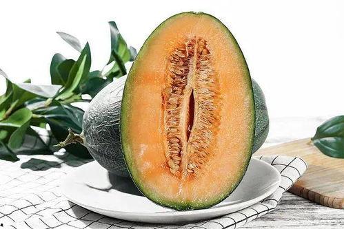 美女吃两个月哈密瓜视频,美女的甜蜜蜕变之旅