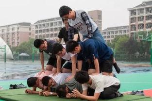 操场上的吃瓜事件视频