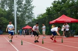 操场上的吃瓜事件视频