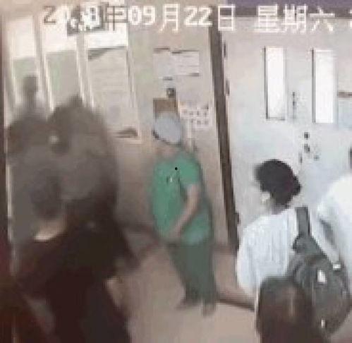 走廊打架吃瓜视频,一场“吃瓜”视频引发的校园热议