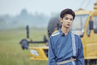 明星吃瓜黄明昊视频,明星圈幕后趣事大揭秘