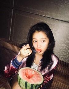 南京美女吃瓜图片大全视频,吃瓜图片大全视频走红网络