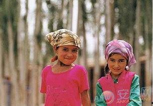 吃瓜维族女孩视频,展现民族风情与青春活力